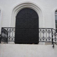 Ворота и балконные ограждения из художественной ковки металла