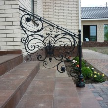 Наружные перила из художественной ковки металла