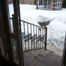 Наружные перила из художественной ковки металла